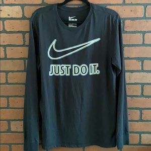 Nike black Athletic cut long sleeve tee shirt😎